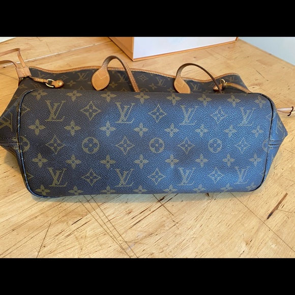 Louis Vuitton Neverfull M - Picture 2 of 14